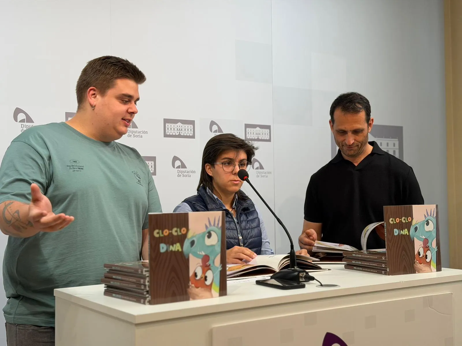 Foto 2 - Llega a Soria &lsquo;Clo-clo y Dina&rsquo;, un cuento infantil que acerca la historia de los dinosaurios a los m&aacute;s peque&ntilde;os